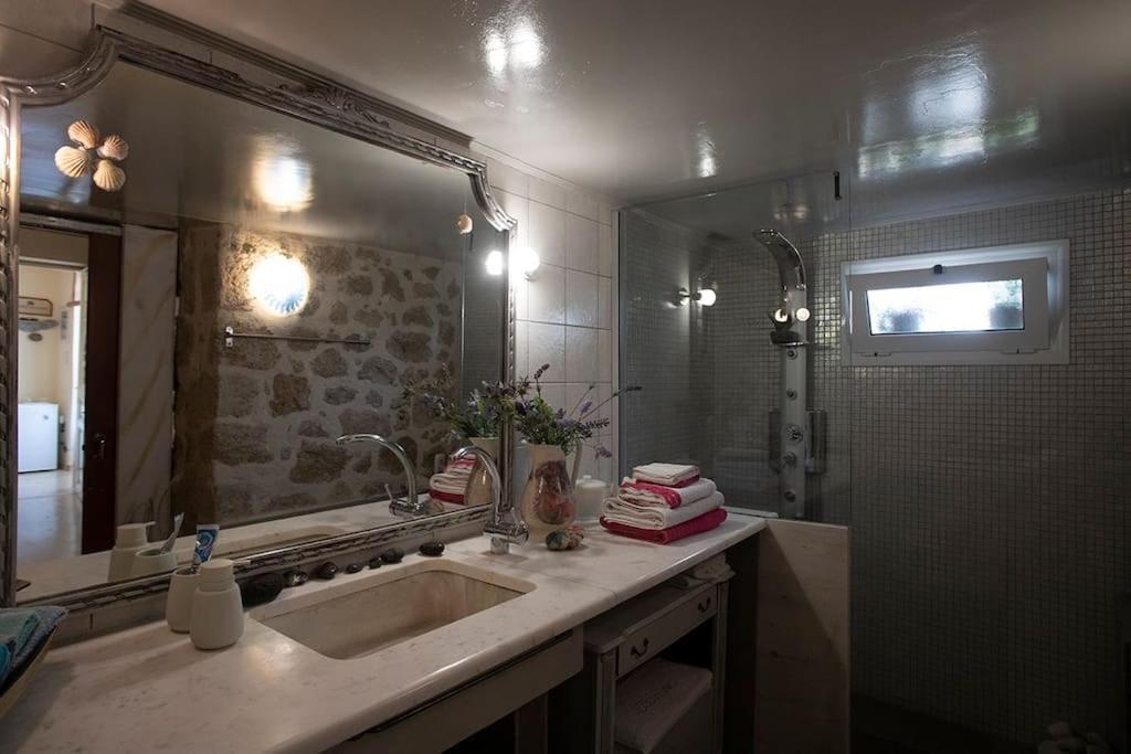 Stone Suite In The Center Of Corinth Bagian luar foto