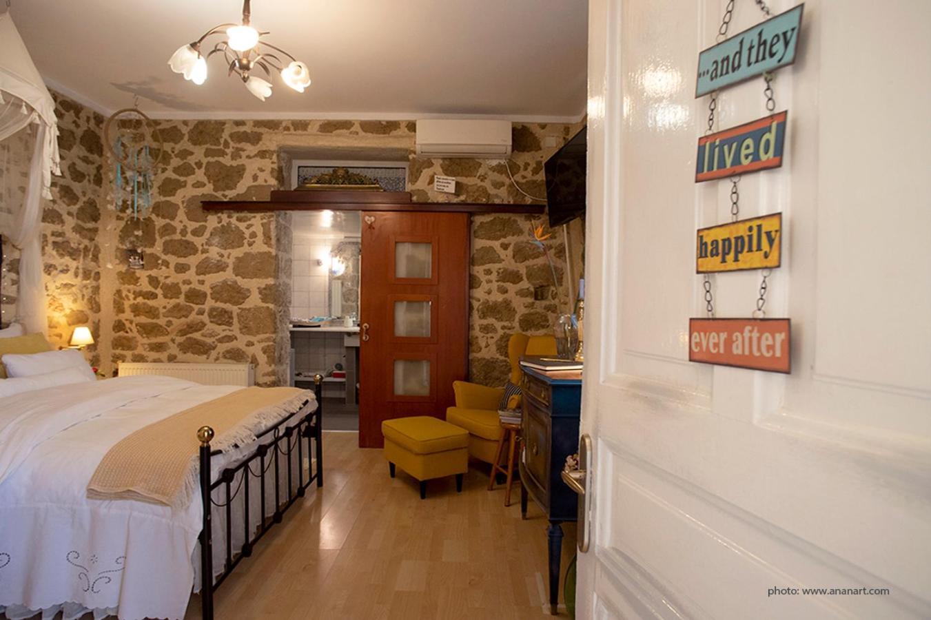 Stone Suite In The Center Of Corinth Bagian luar foto